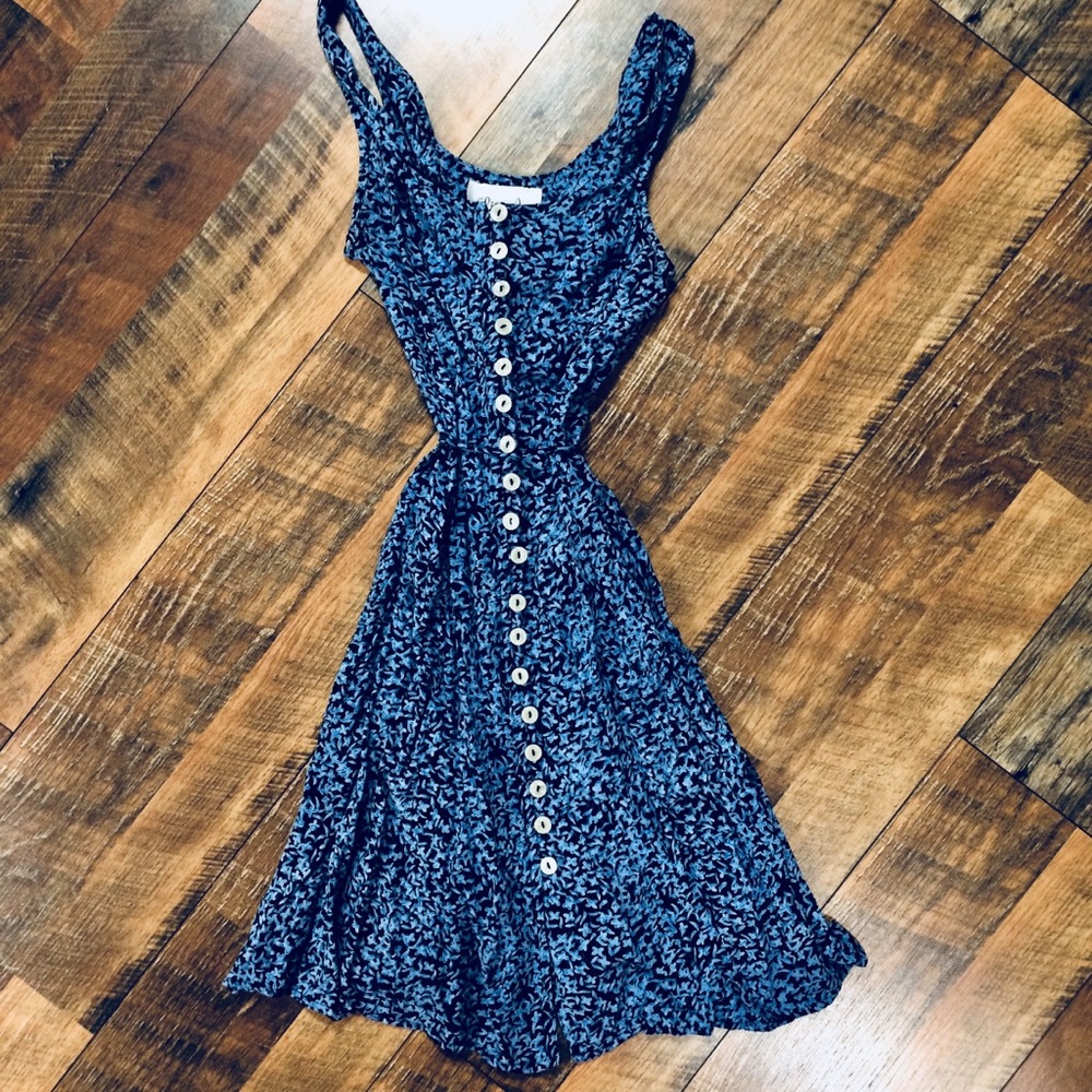 Vintage Button Down Dress! 🌸